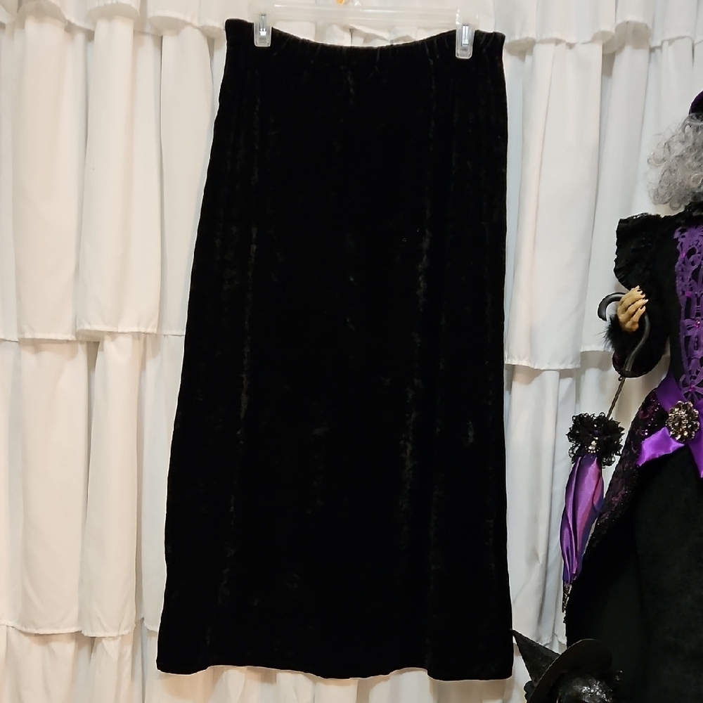 Elegant Long Black Velvet Skirt